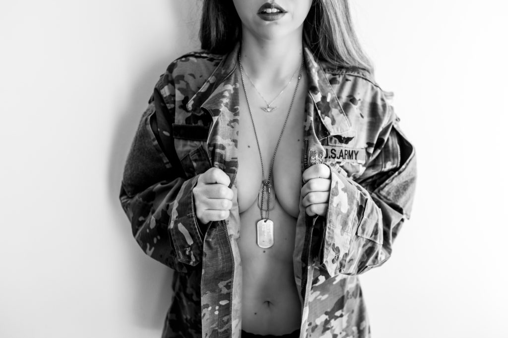 boudoir photographer at fort leavenworth with gift for military spouse 